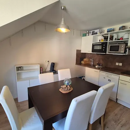 4 Personnes Avec Acces Piscine Holiday home